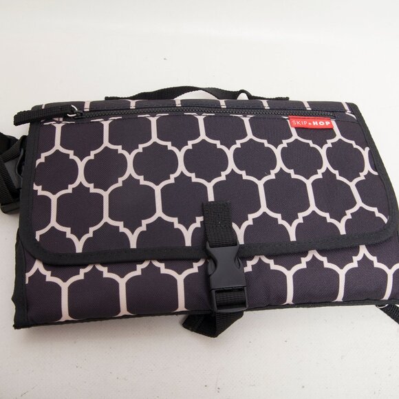 Skip Hop Pronto Diaper Clutch Changing Station black and cream - Picture 1 of 8